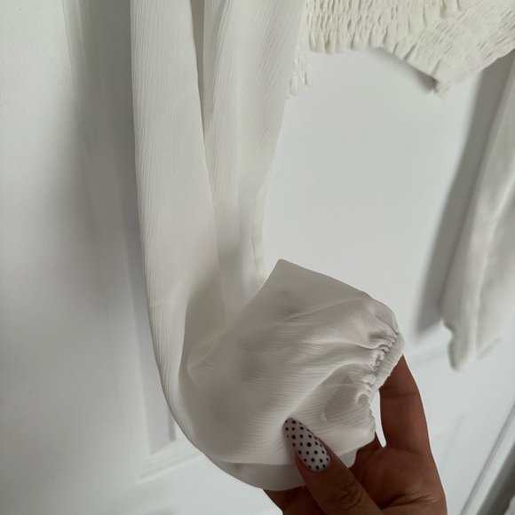 With Jean White Frances Ruched Top Bell Sleeves size M - Picture 10 of 11
